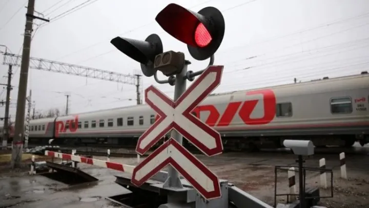 В Астрахани временно ограничат движение через железнодорожный переезд у станции Кутум — Астрахань Сейчас