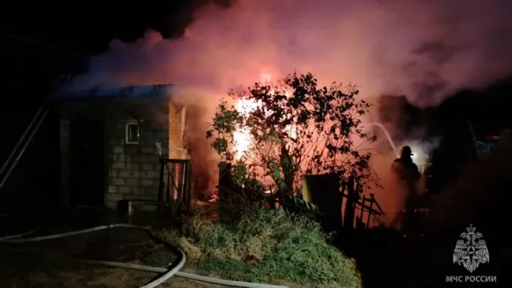 В Советском районе ночью сгорел жилой дом, погибла женщина — Астрахань Сейчас