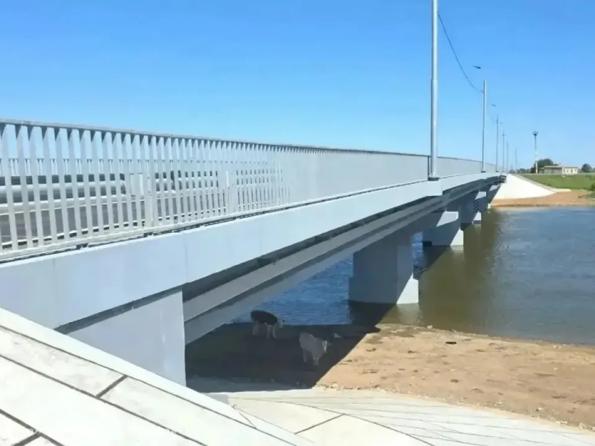 В Икрянинском районе после капремонта открыли мост через реку Подстепку