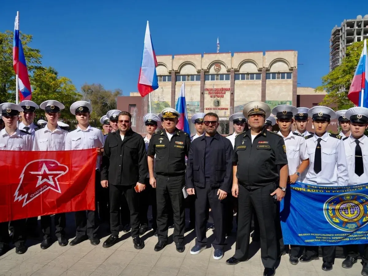 В Астрахани открыли памятник Фёдору Ушакову