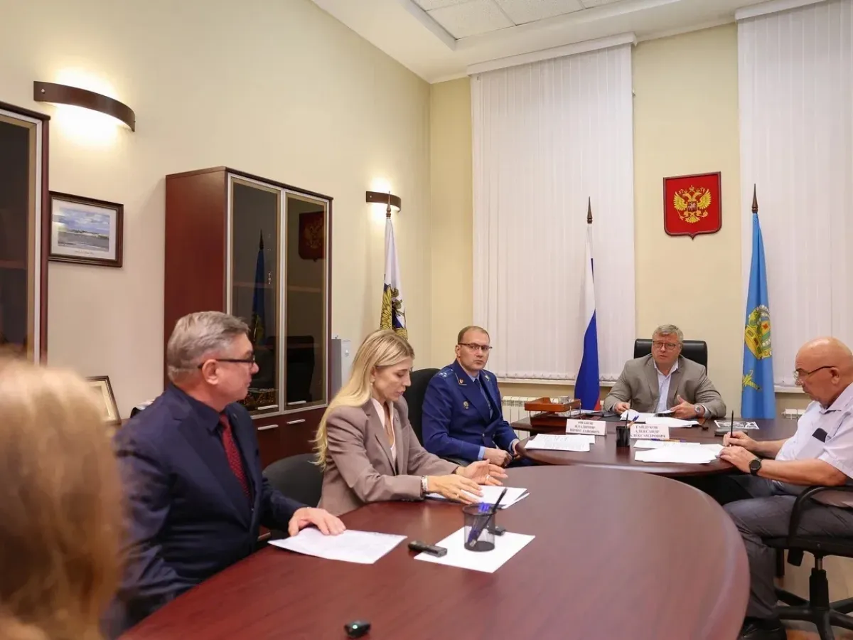 В Икряном отремонтируют поликлинику, в Золотухе — школу