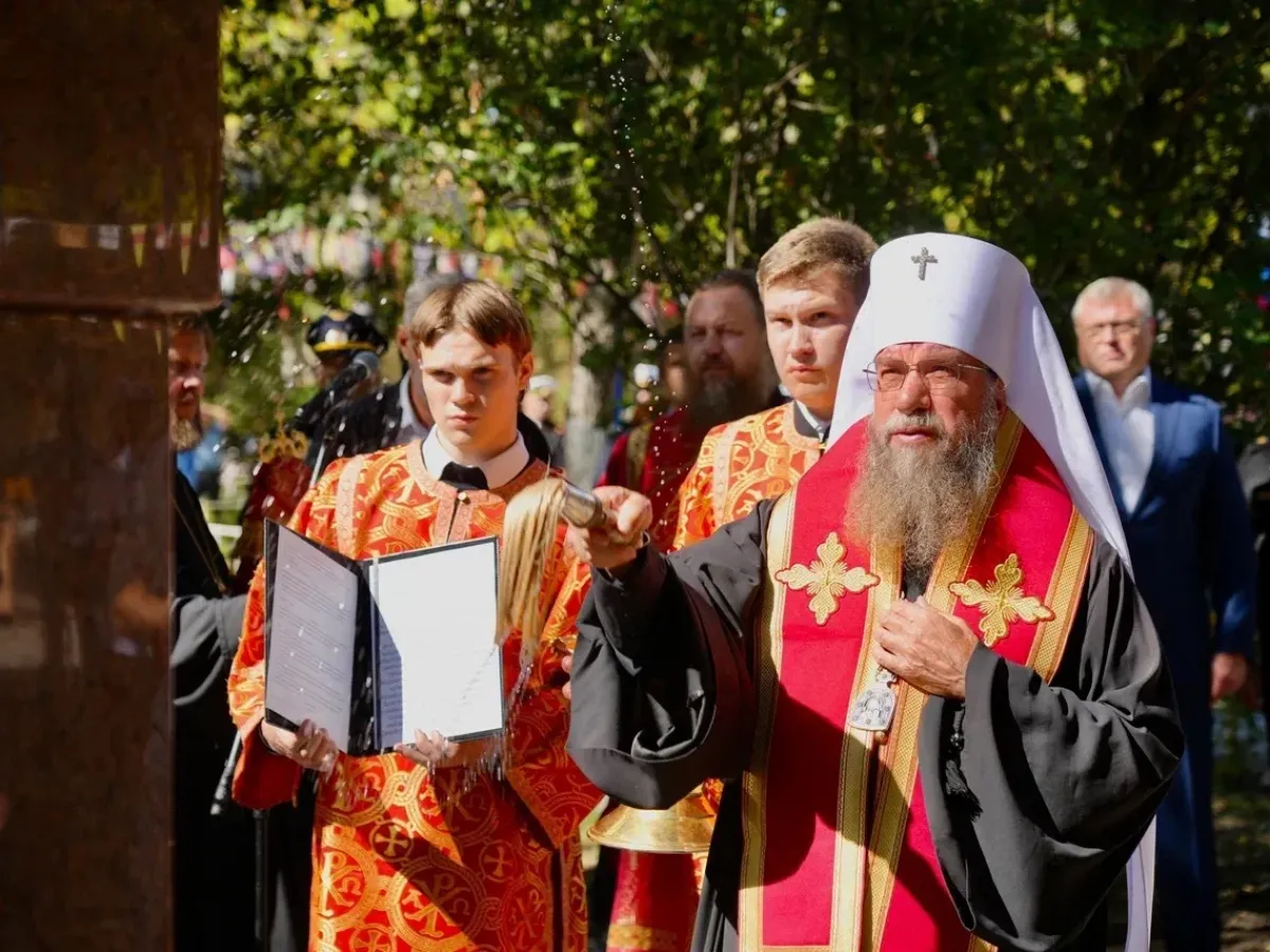 В Астрахани открыли памятник Фёдору Ушакову