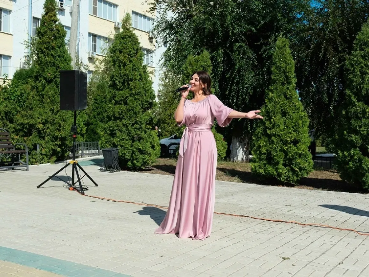В онкодиспансере Астрахани прошли концерт и выставка в рамках проекта «Культурное долголетие»