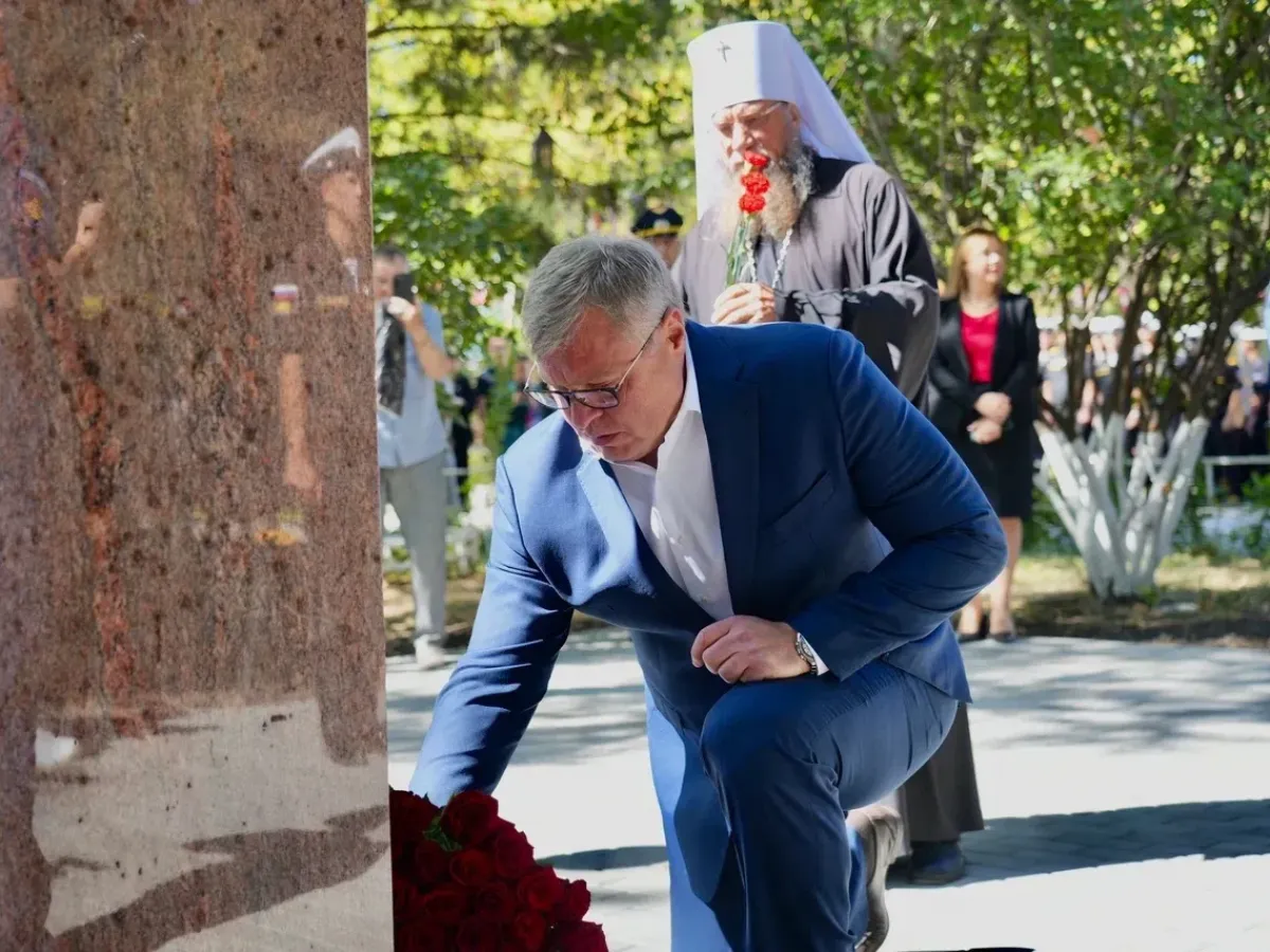 В Астрахани открыли памятник Фёдору Ушакову