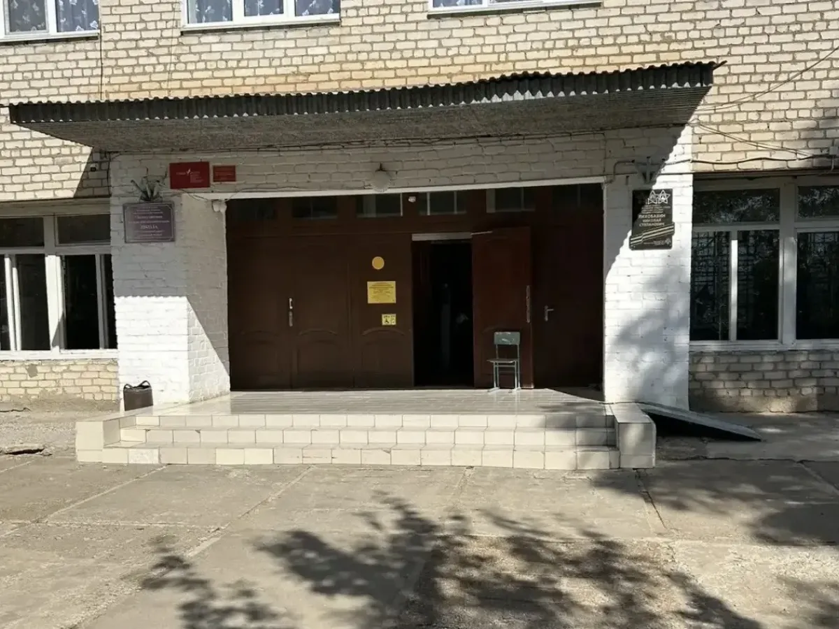 В Икряном отремонтируют поликлинику, в Золотухе — школу