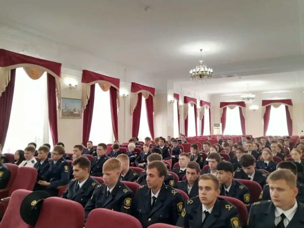 Полицейские провели со студентами беседу о правонарушениях и кибербезопасности