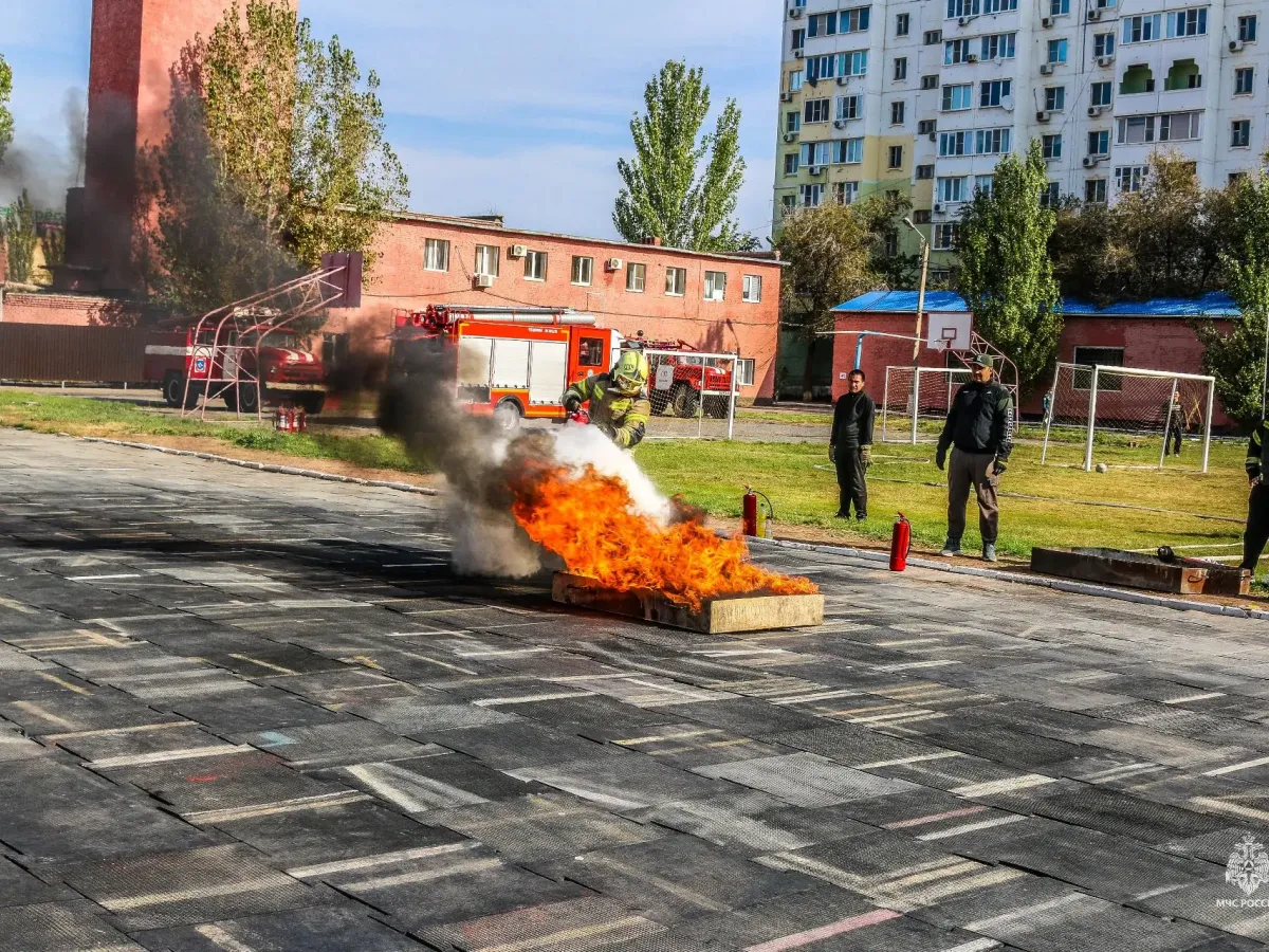 В Астраханском гарнизоне определили сильнейших пожарных-спортсменов