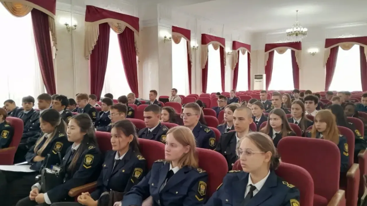 Полицейские провели со студентами беседу о правонарушениях и кибербезопасности — Астрахань Сейчас