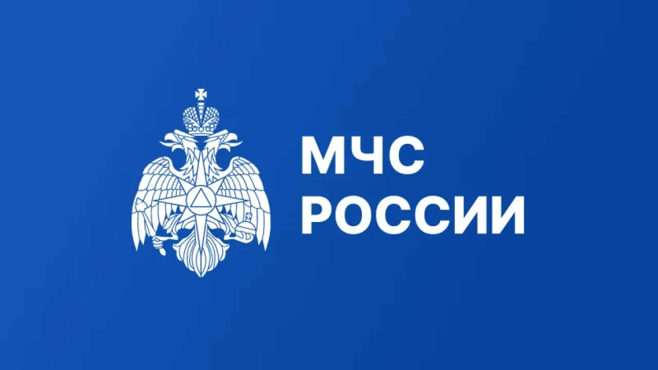 В Астрахани пожарные тушат пожар в двух жилых домах на Красной Набережной — Астрахань Сейчас