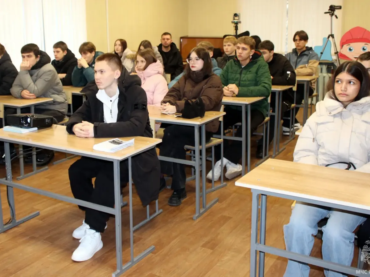 110 выпускников школ и колледжей побывали на дне открытых дверей в пожарно-спасательной части
