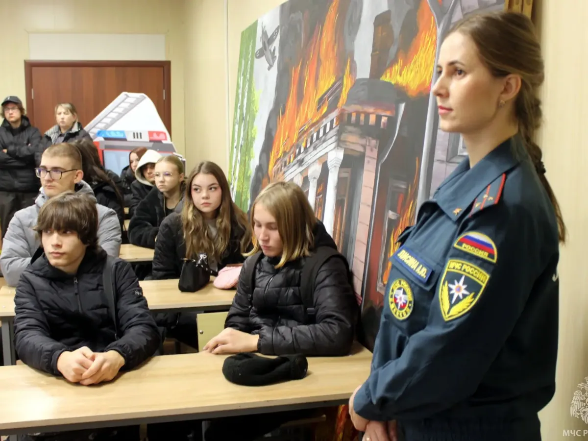110 выпускников школ и колледжей побывали на дне открытых дверей в пожарно-спасательной части
