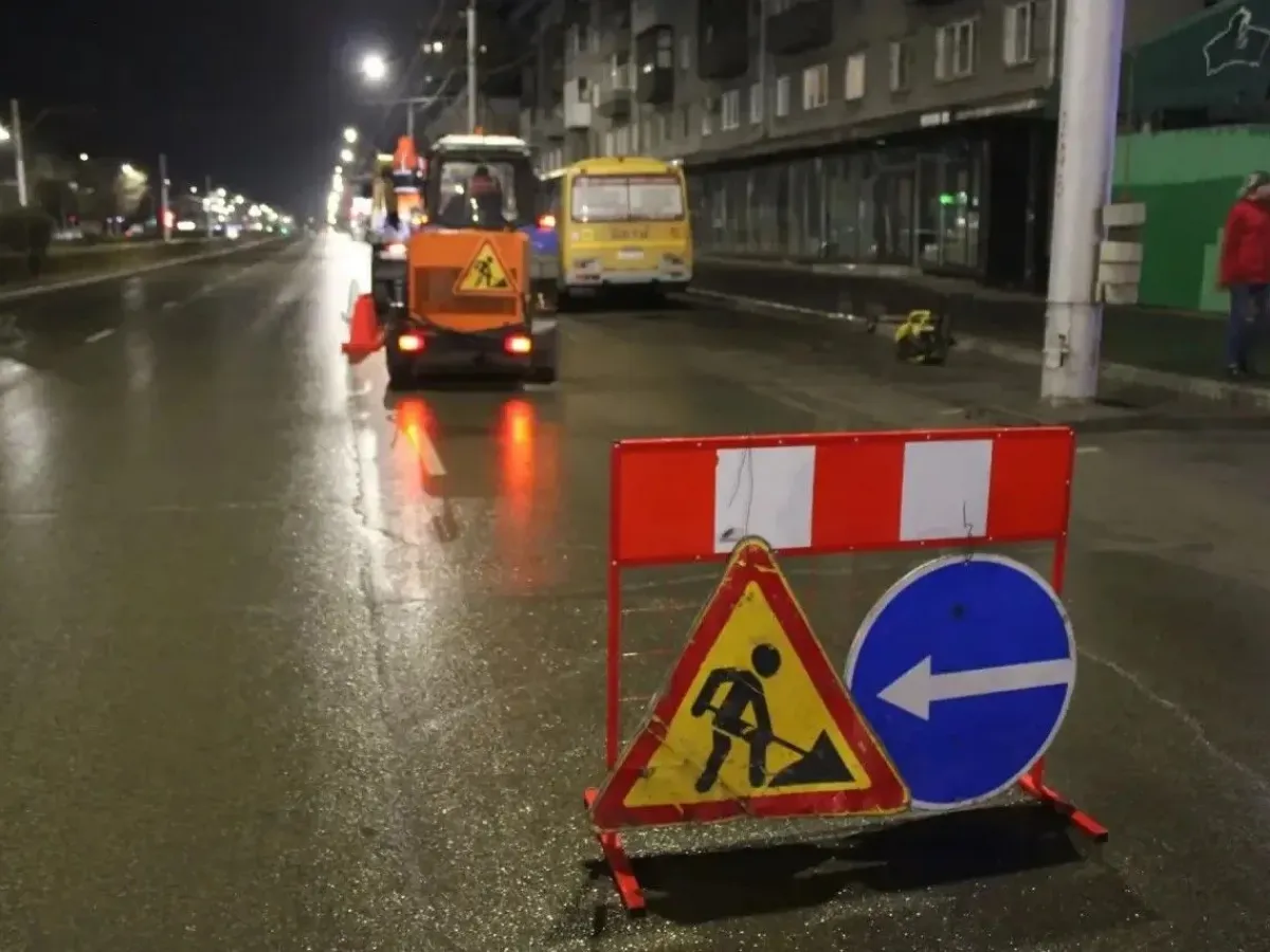 В Барнауле локально ремонтируют дороги холодным асфальтом