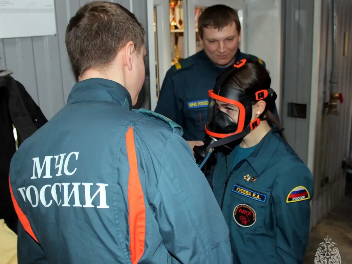 110 выпускников школ и колледжей побывали на дне открытых дверей в пожарно-спасательной части