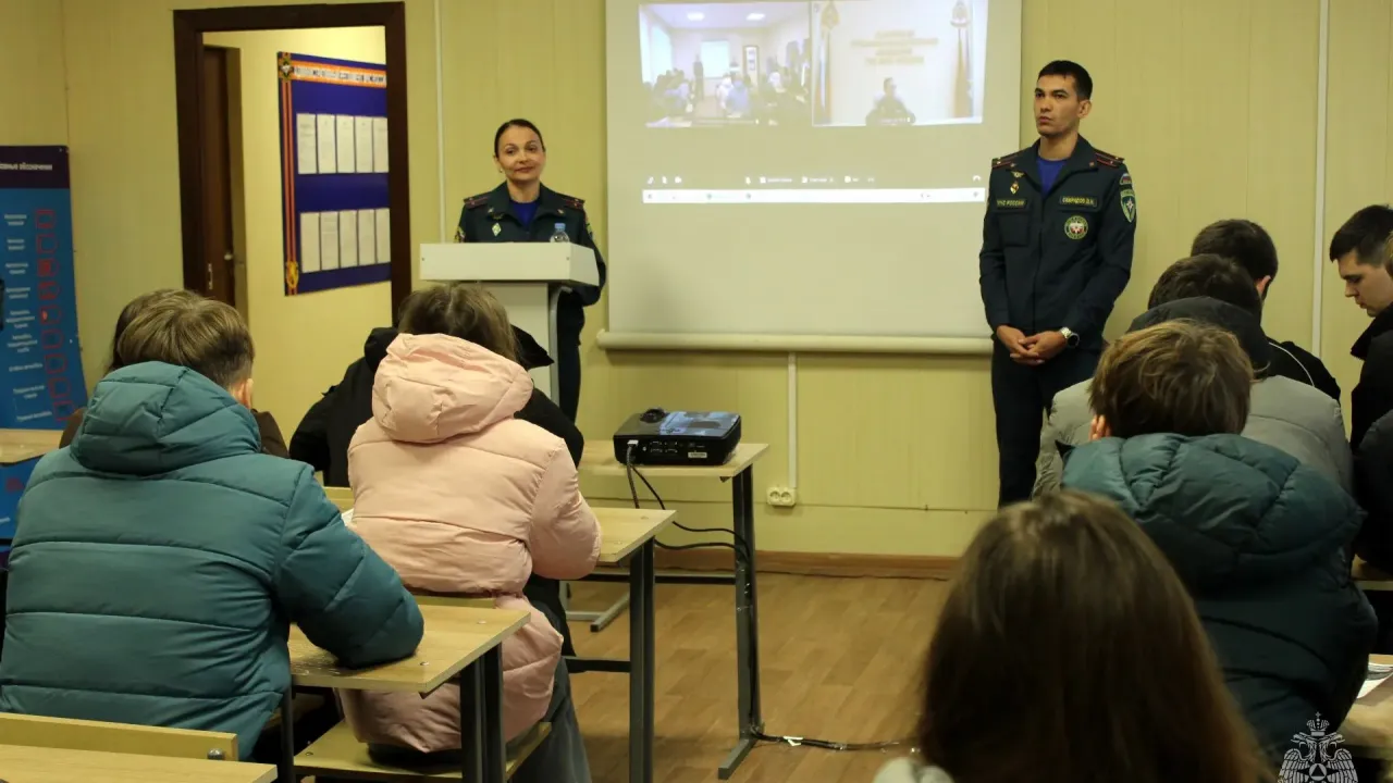 110 выпускников школ и колледжей побывали на дне открытых дверей в пожарно-спасательной части — Барнаул Сейчас