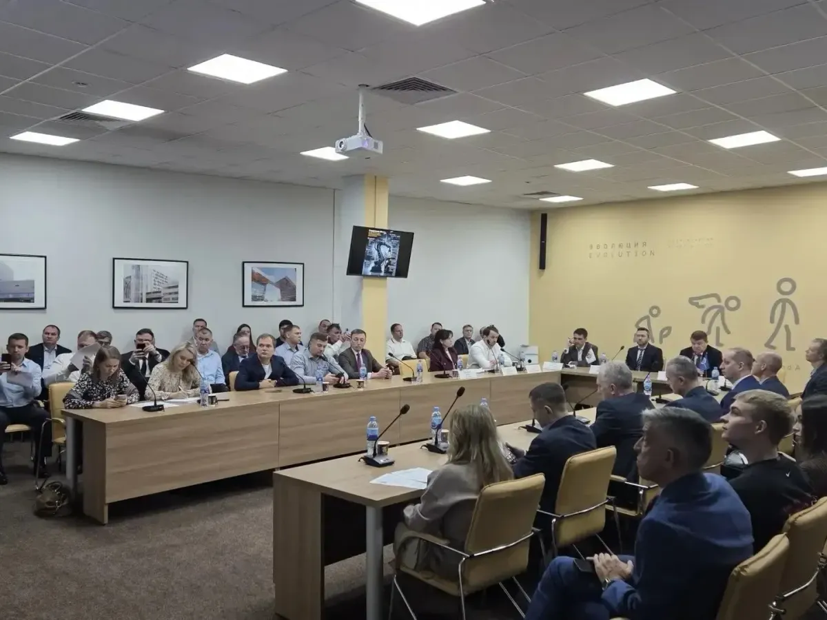 В технопарке «Университетский» обсудили внедрение роботов в производство