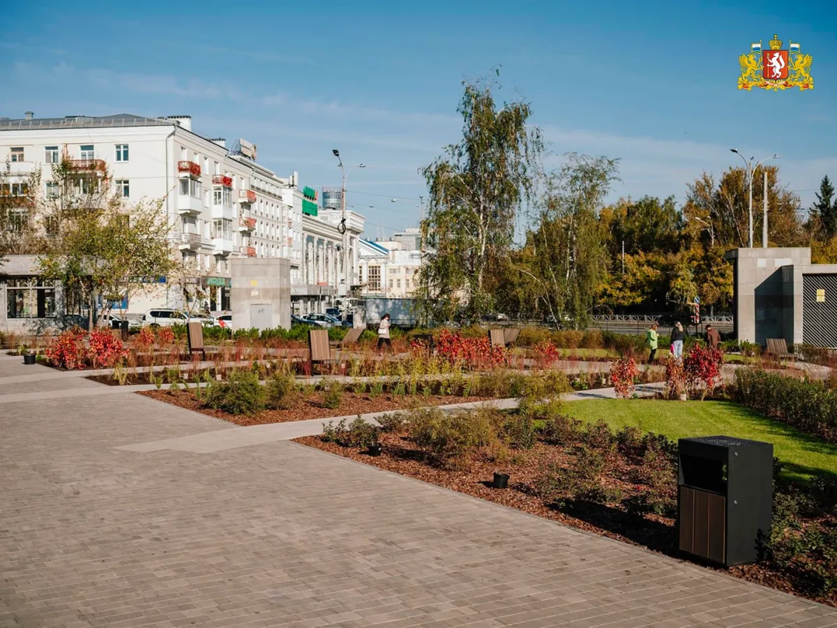 Возле УрГЭУ завершили благоустройство сквера площадью около одного гектара