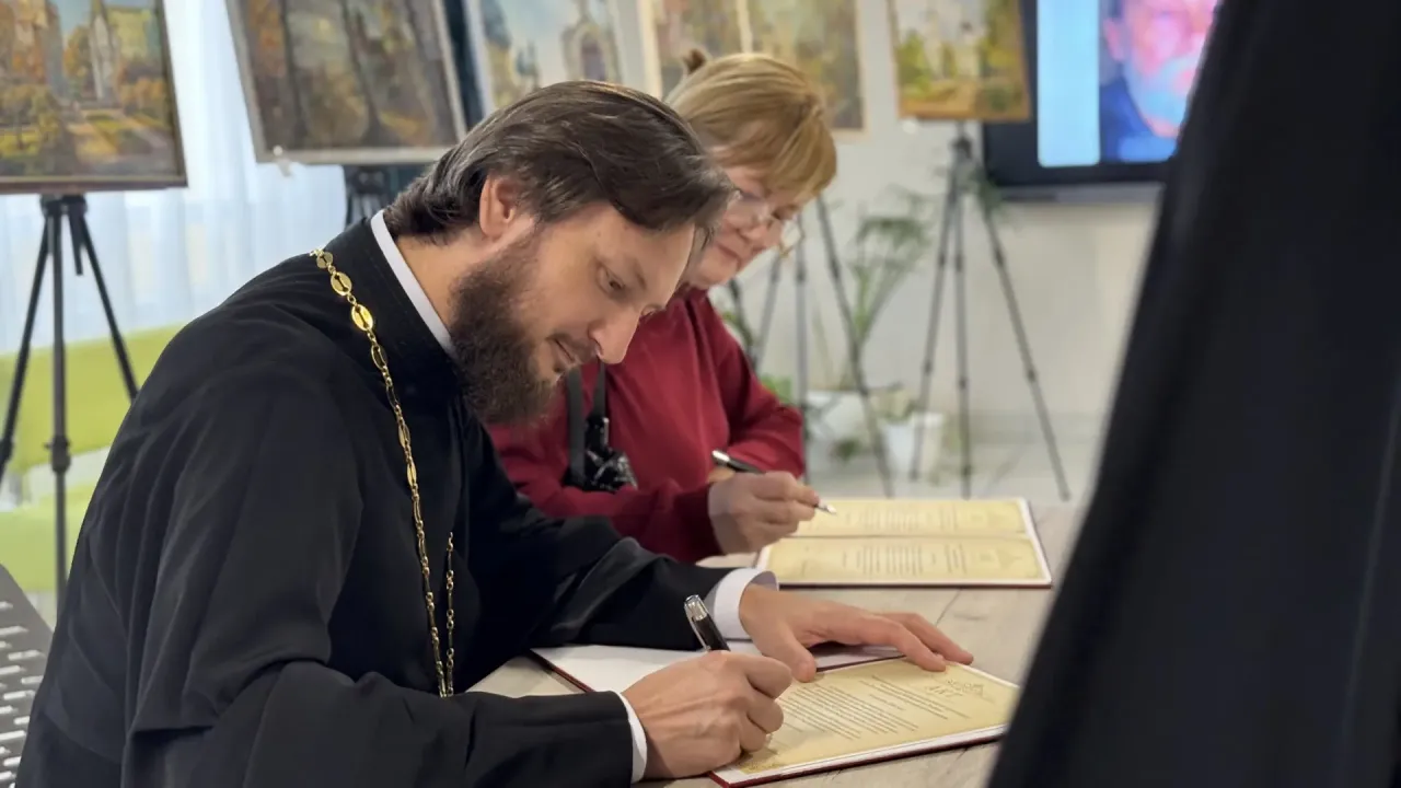Екатеринбургская духовная семинария получила 33 картины Владимира Рыбина и исторические предметы — Екатеринбург Сейчас