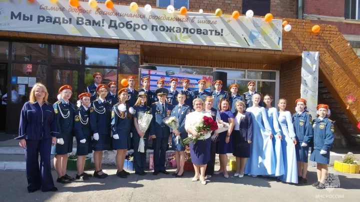 Сотрудники МЧС наградили школьников и кадет Иркутской области 1 сентября — Иркутск Сейчас