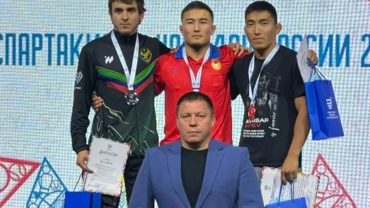 Чаяан Монгуш выиграл золото на Спартакиаде народов России по вольной борьбе — Иркутск Сейчас