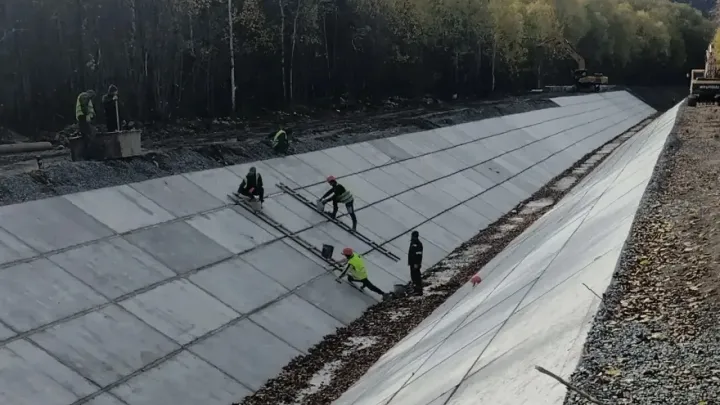 Реконструкцию селезащитного сооружения на полигоне отходов БЦБК выполнили на 56% — Иркутск Сейчас