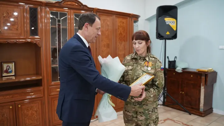 Медикам-участникам СВО вручили благодарственные письма губернатора Иркутской области — Иркутск Сейчас