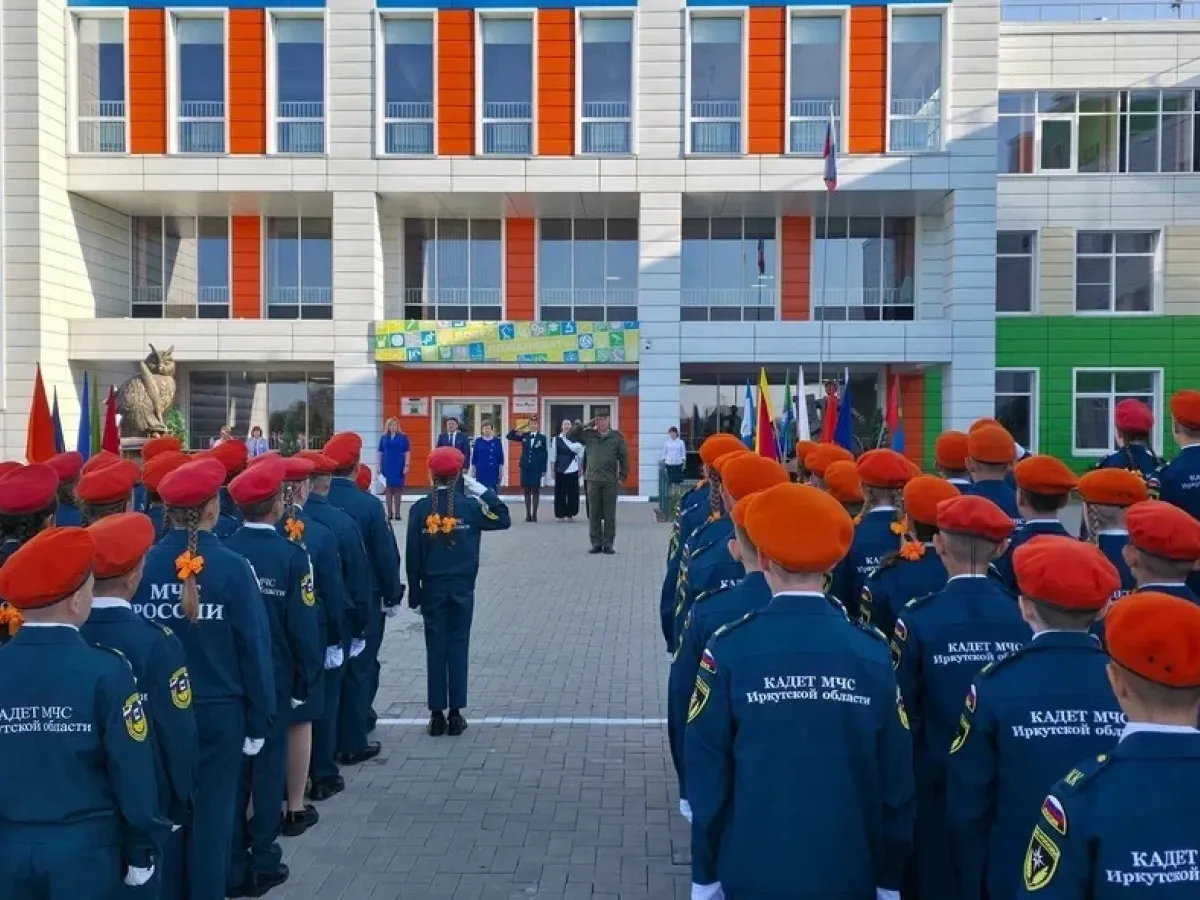 Сотрудники МЧС наградили школьников и кадет Иркутской области 1 сентября