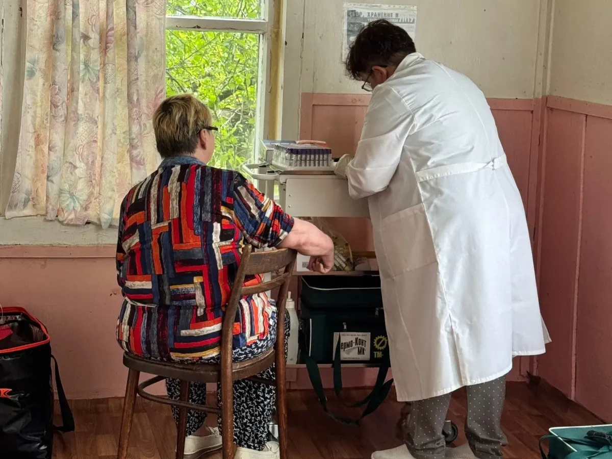 Врачи Иркутской районной больницы провели выездную диспансеризацию жителей поселка Большие Коты