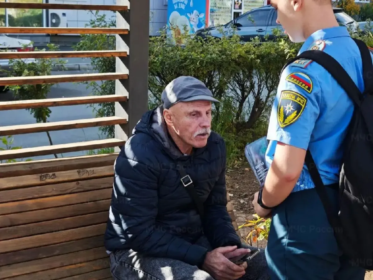 Кадеты МЧС в Братске раздают памятки по пожарной безопасности