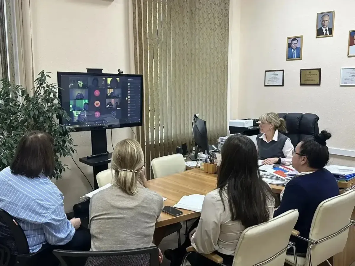 В Иркутской области обсудили ситуацию с помещением детей в учреждение и помощь семье