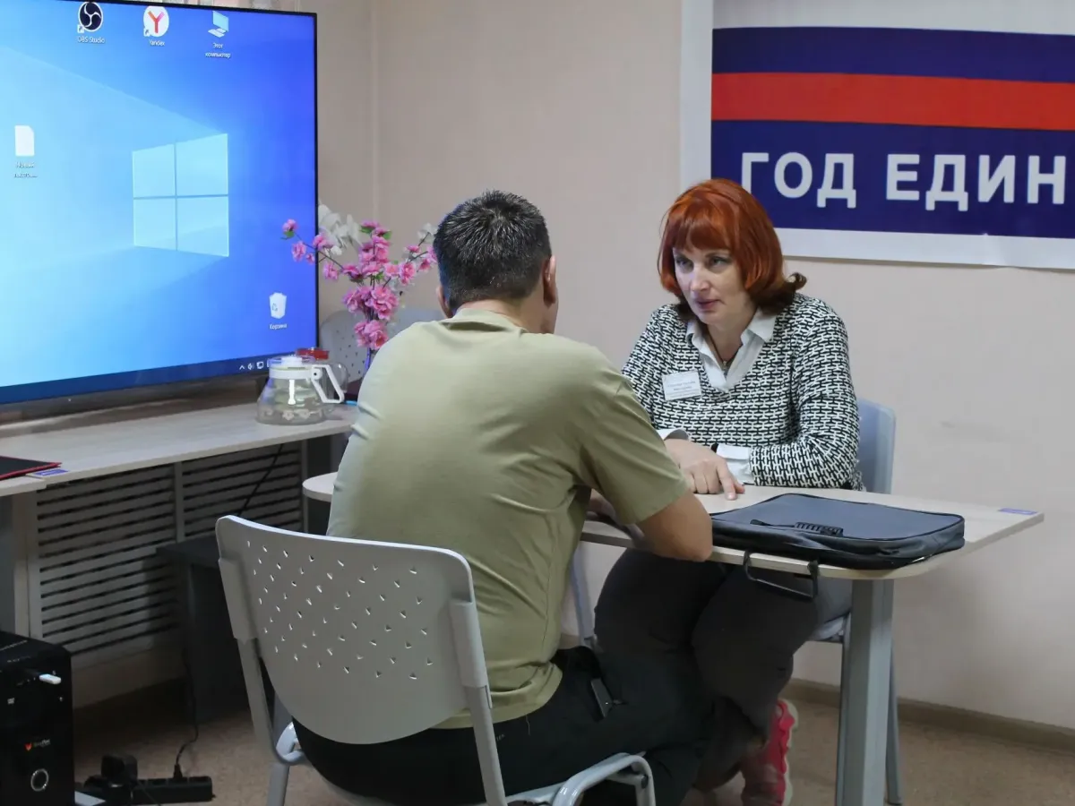 Мобильная бригада центра «Шелеховский» провела консультации для ветеранов СВО
