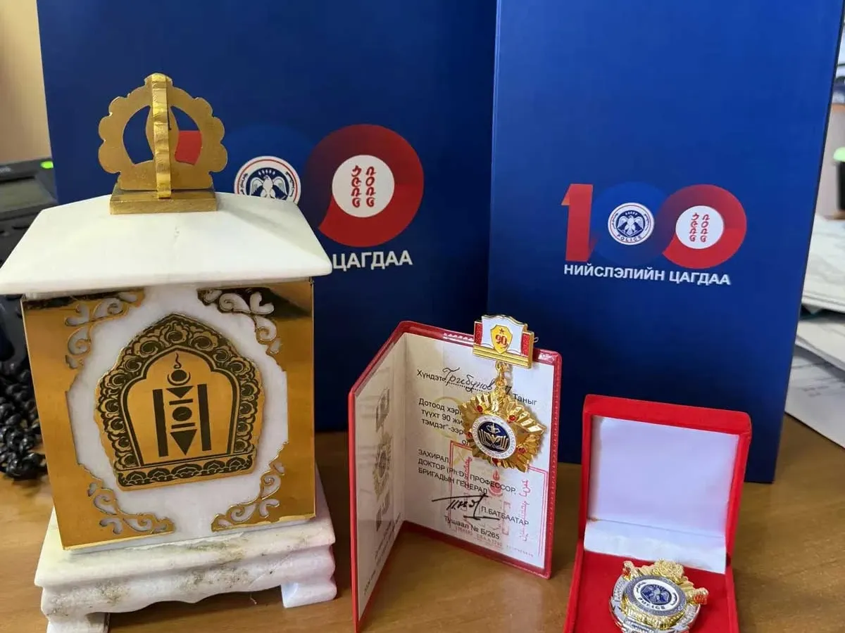 Ректор БГУ получил награды за вклад в подготовку кадров для полиции Монголии
