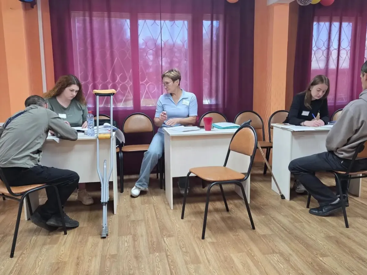 Мобильная бригада реабилитационных центров провела прием участников СВО в Саянске