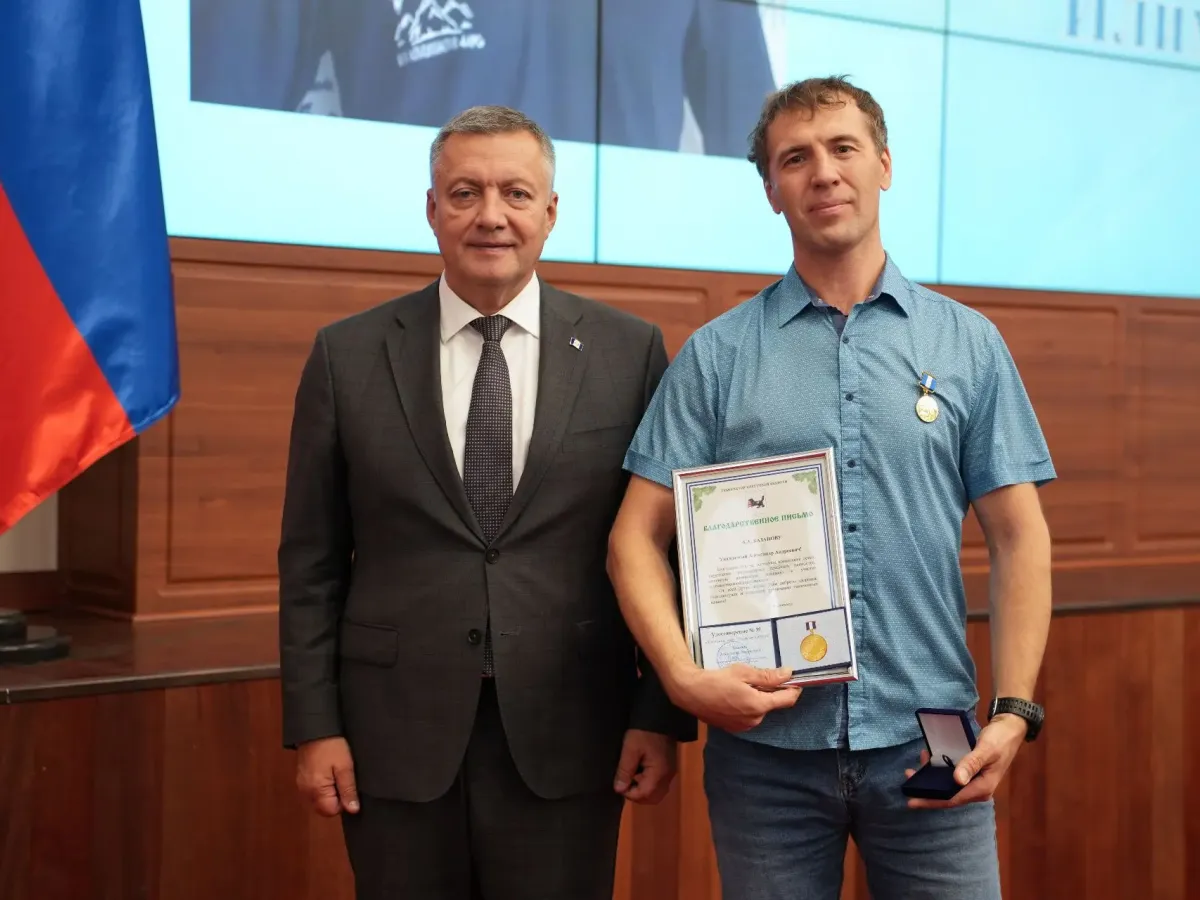 Игорь Кобзев вручил знак «Отцовская доблесть» 15 многодетным отцам