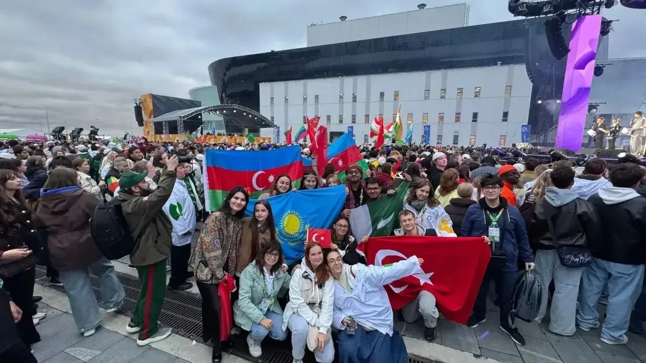 Делегация Иркутской области вернулась с фестиваля молодежи в Екатеринбурге — Иркутск Сейчас