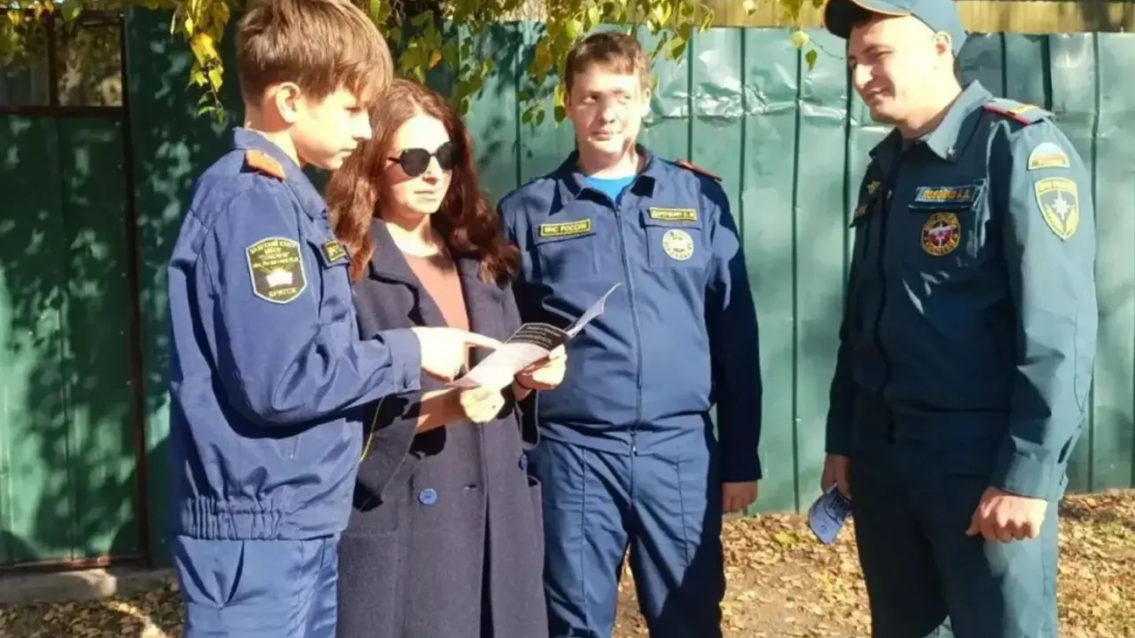 Кадеты МЧС в Братске раздают памятки по пожарной безопасности — Иркутск Сейчас