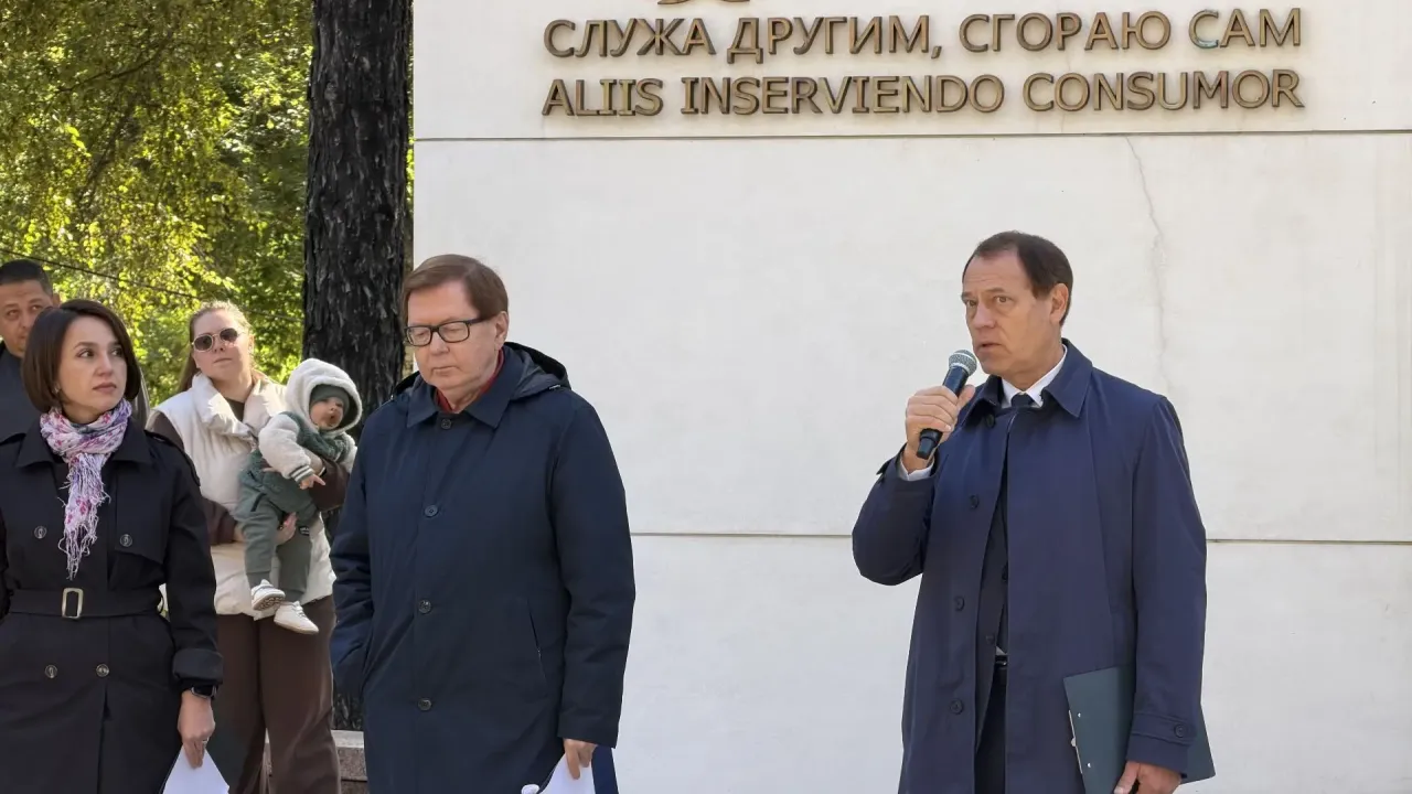 В Иркутске почтили память 46 медработников, погибших в пандемию COVID-19 — Иркутск Сейчас