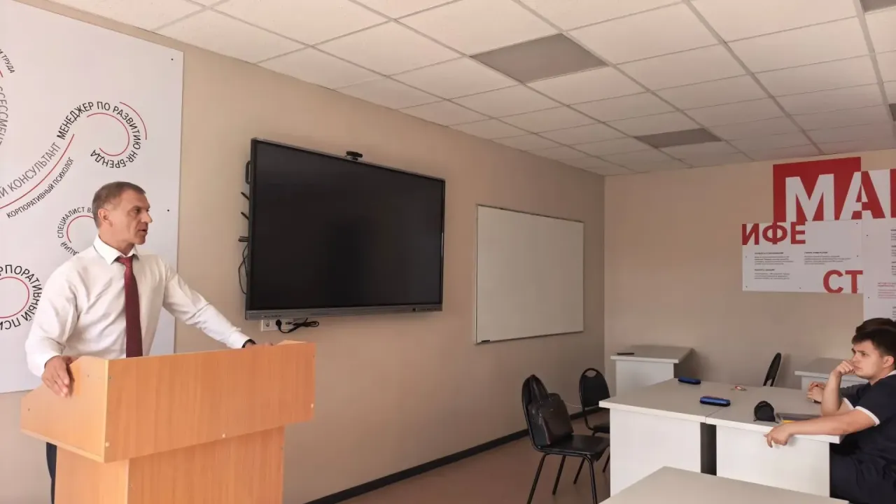 В БГУ прошла встреча студентов с депутатом Думы Иркутска Григорием Вакуленко — Иркутск Сейчас