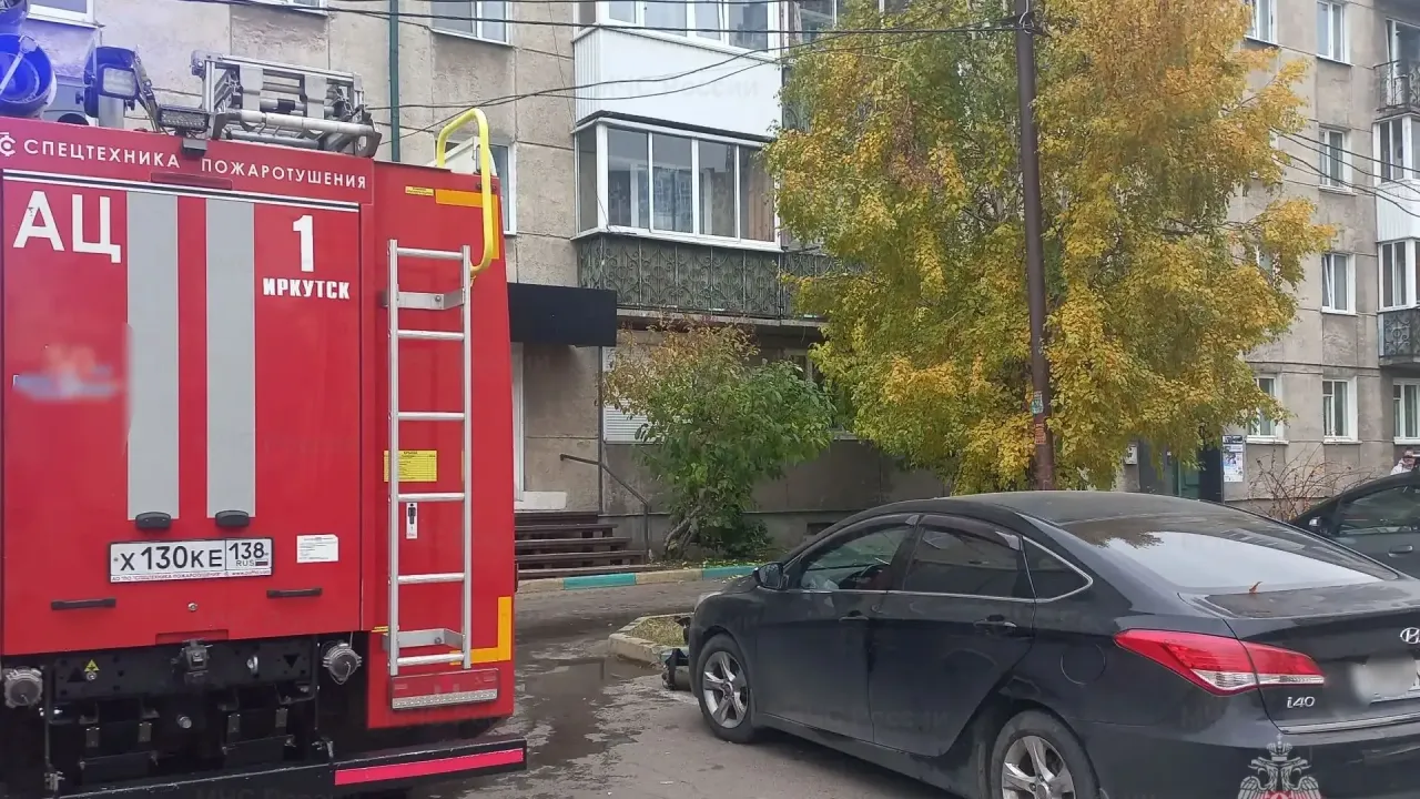 На пожарах в Иркутске эвакуировались более 70 человек, пятерых спасли — Иркутск Сейчас