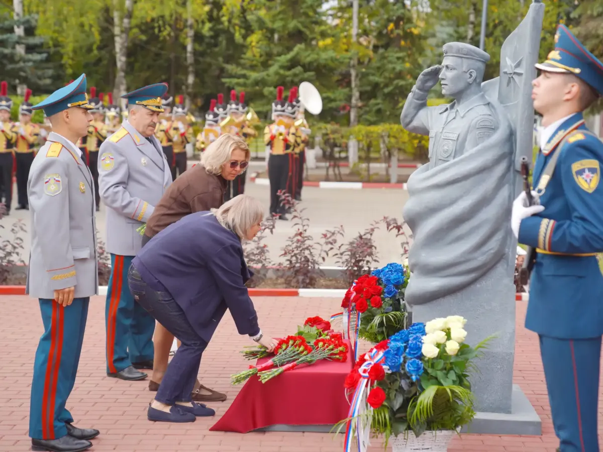 В Ивановской пожарно-спасательной академии открыли мемориальный комплекс выпускникам