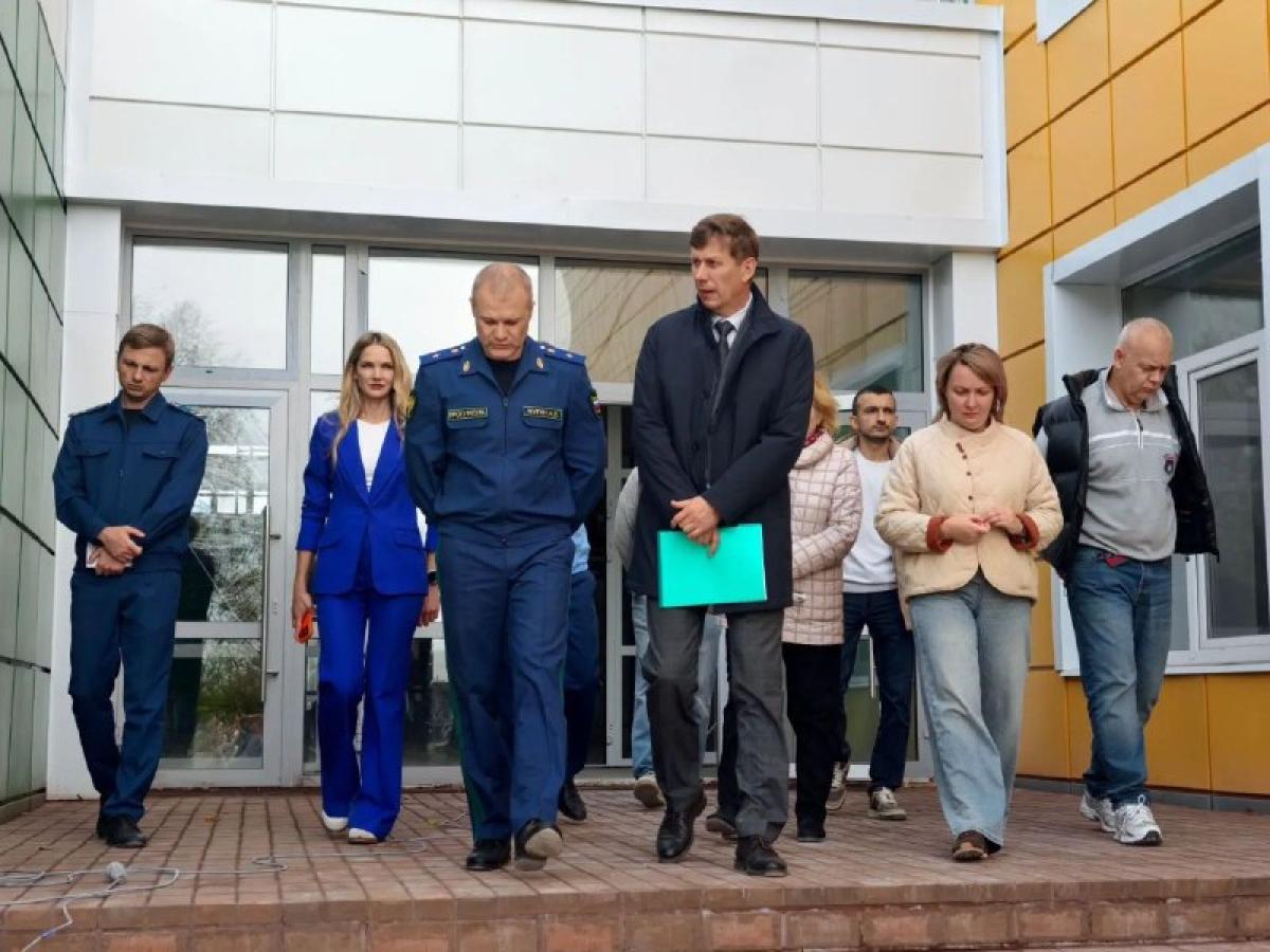 Прокурор области проверил ремонт школы и музея в Гавриловом Посаде