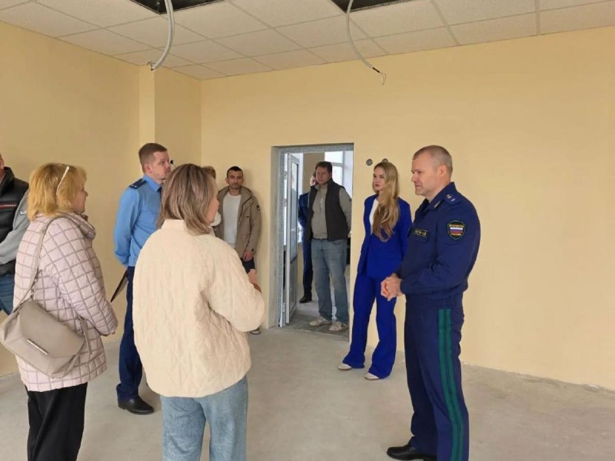 Прокурор области проверил ремонт школы и музея в Гавриловом Посаде
