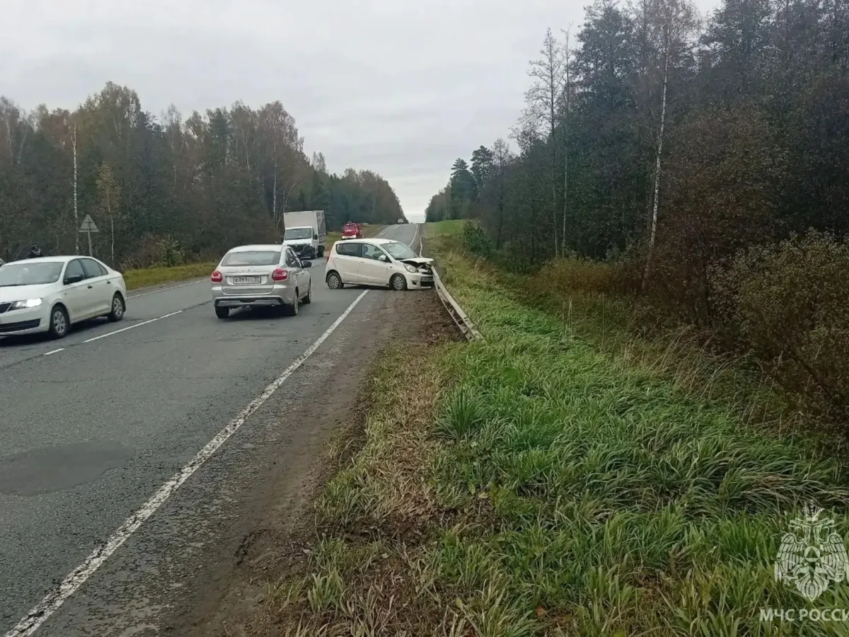 Около деревни Увальево столкнулись четыре автомобиля, пострадали три человека