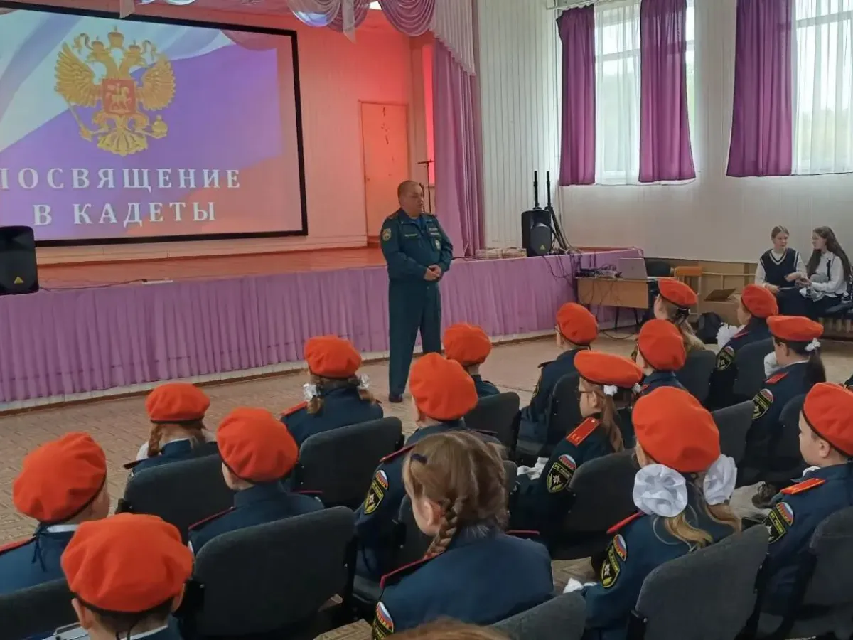 В школе № 1 Немана 50 учеников третьих и четвёртых классов посвятили в кадеты МЧС
