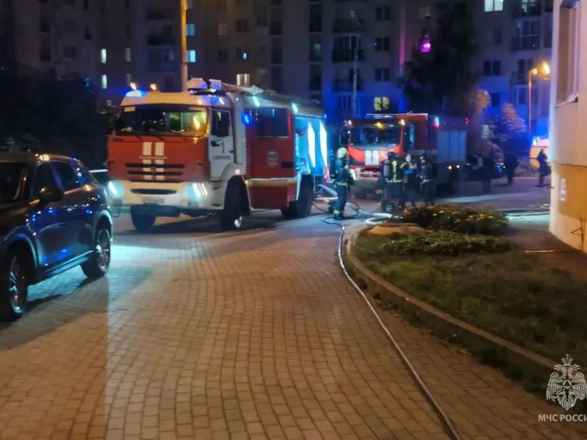 В Калининграде локализовали пожар в многоэтажном доме на улице Орудийной