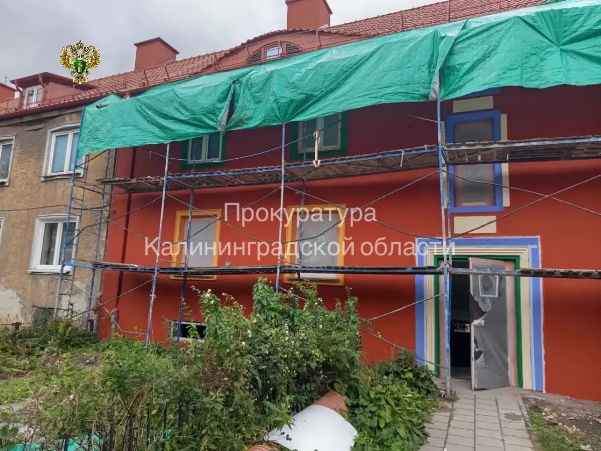 В Черняховске после вмешательства прокуратуры устранили нарушения при капремонте памятника