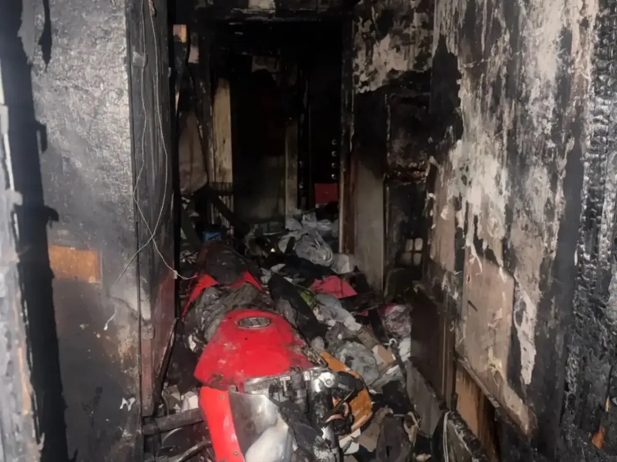 При пожаре в доме на улице 9 Апреля погибла женщина, эвакуированы 17 человек