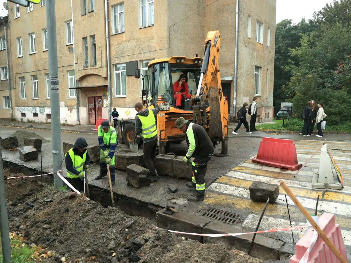 На трех участках Калининграда ведутся дорожные и тротуарные работы