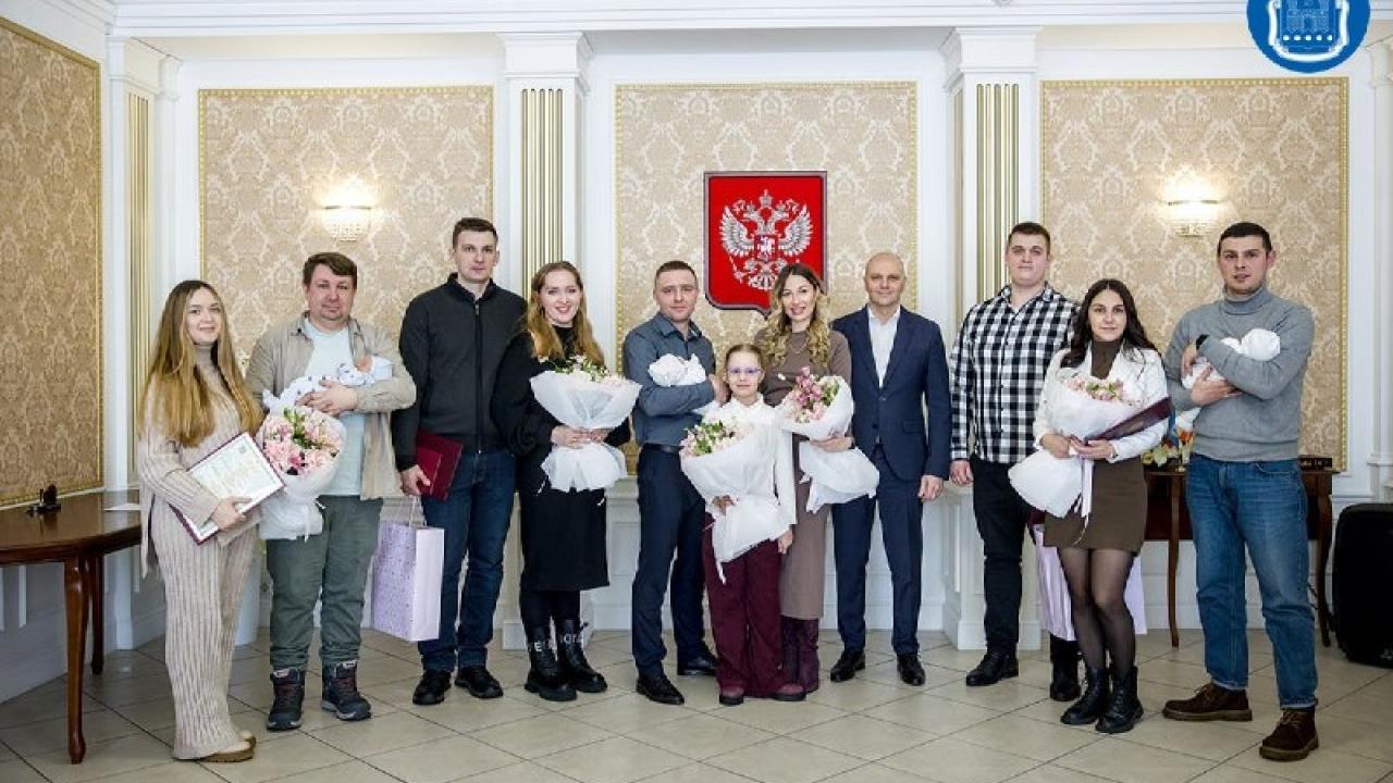 В Калининградской области ввели новую выплату для студенческих семей с детьми — Калининград Сейчас