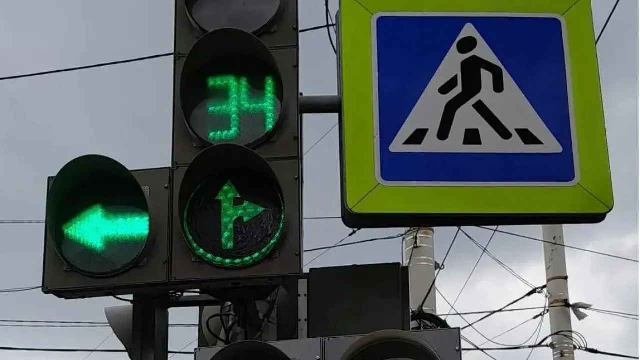 На улице Горького изменили настройки светофоров на трёх перекрёстках — Калининград Сейчас