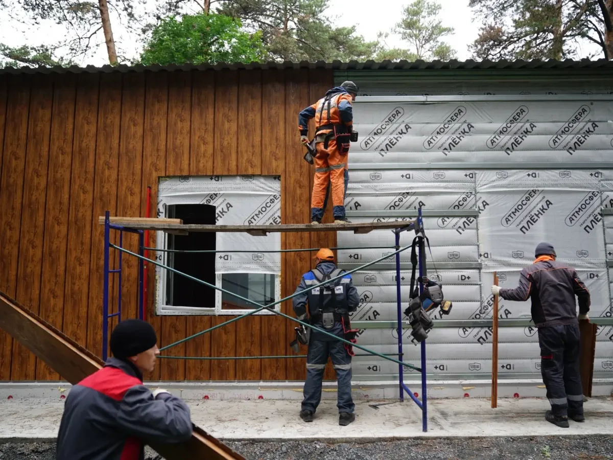 В Кемерове в модульном здании спортшколы №3 начали внутреннюю отделку